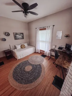 Lucky 7s Bungalow with hot tub