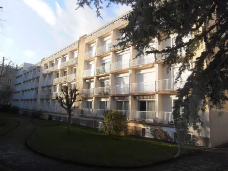 Beautiful and spacious apartment in the center of Concarneau Отели в г. Конкарно