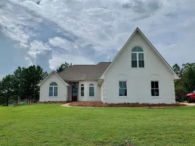 Remodeled cozy home with a beautiful view! Hotels near Philadelphia Missionary Church