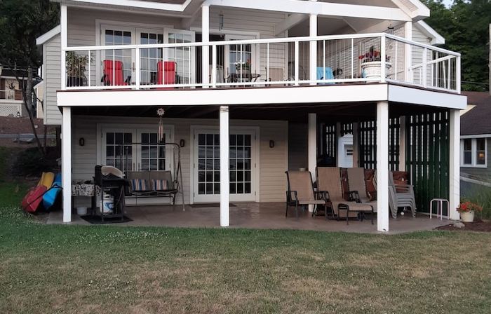 Relaxing, FUN, Comfortable Home on 50 ft. Flat Waterfront. 25 steps to the lake!