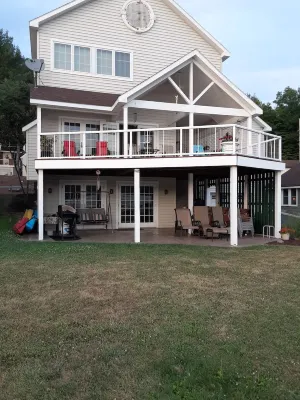 Relaxing, FUN, Comfortable Home on 50 ft. Flat Waterfront. 25 steps to the lake!