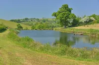 Peaceful Devon hideaway with wood fired hot tub and great pubs. Hotels in Crediton