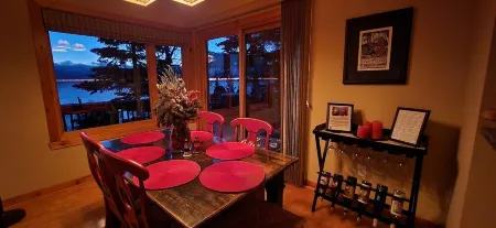 Private, quiet, romantic! Fabulous lake views. Within 10 miles of 3 state parks