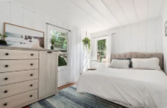 Peaceful Redwood Hideaway - Hot Tub, Hammock, Walk to Russian River and Downtown