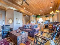 Exquisite Deer Valley Townhome - 2400 Sq Foot and 2 Car Garage