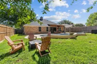 The Charming House & Pool in DFW Hotels near Keller Commons