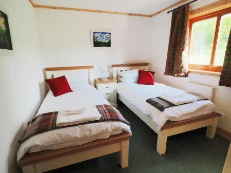 Family Friendly Log Cabin Отели в г. Киркньютон