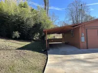 Cozy Cottage Secure Private Parking & Patio, & Easy Access to Atlanta Airport