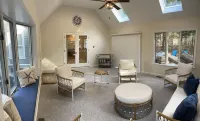 Relaxing family New Seabury home on cul-de-sac steps from Pond & Golf Course