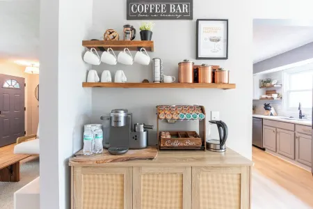 4-bdr house Boalsburg with AC, WiFi, Sauna and Bar 10 min from Beaver Stadium!