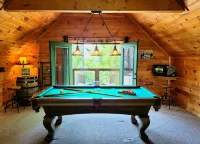 AmazingLakeView!!GasFireplace+HotTub+PoolTable+Retro Gaming System