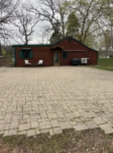 Charming Log Cabin on a private spring fed lake