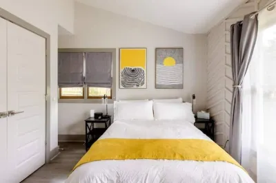 Luxe Decatur Duplex - Both Sides Отели рядом с достопримечательностью «Book Nook»