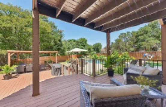 Large Family Private Home - HOT TUB, Pool, Pool Table, game room, dog friendly!