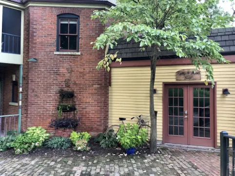 Holly & Matt Suite @ Three Pines Petersburg Hotels in Menard County