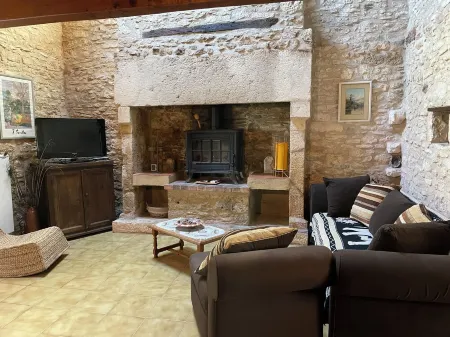 Maison Pierre Avec Piscine Privée Отели в г. Бланкфор-Сюр-Бриоланс