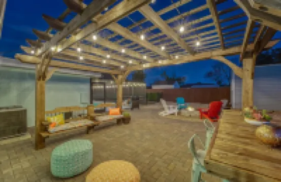 Summer Gem -Free Heated Pool -3B-2Br King-Q-2Twin-SB -Patio-Cozy Fire Pit-BBQ