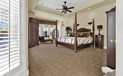 The Woodlands Luxury Private Estate Pool&Spa 5Bed5Bath Dog Friendly