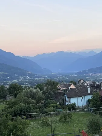 Old apartment in historic village, renovated. Close to beautiful routes Отели в г. Pontetto-roldo