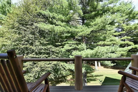 Secluded luxury log home in Wisconsin wilderness