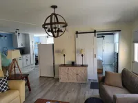 Cozy Cottage with stunning views of Stover's Cove.