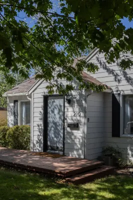 The McKenzie BnB - Charming & Cozy - 1 Block from Downtown Pullman!