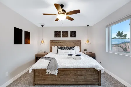 The Ranch 4 BD luxury retreat w. free heated pool Отели рядом с достопримечательностью «Университет Адвансинг Текнолоджи»