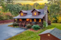 Our pondside cabin - a charming retreat with modern amenities near Wachusett Mtn - 4-Star