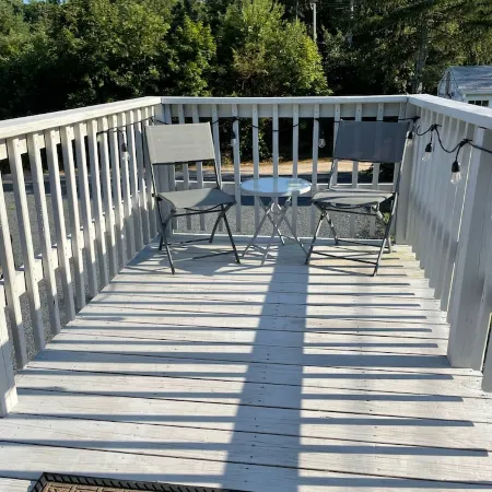 Private 1 bedroom, 2nd floor unit: deck, fire pit, space for boat & trailer