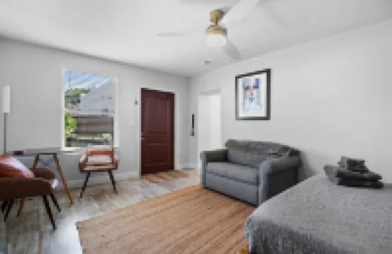 1BR/1BA Design District Cottage - 8 Min drive from Downtown WPB