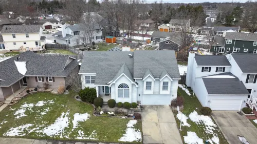 Spacious 5-Bedroom House, Hot Tub, Firepit, Game Rooms, Theater Room and More!