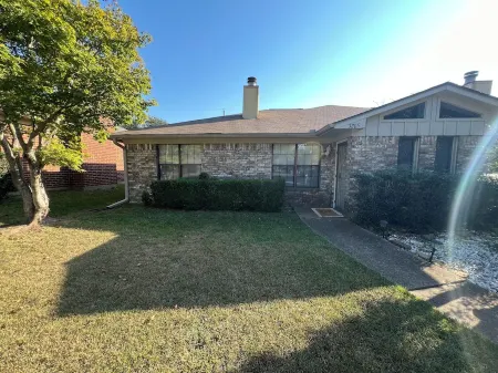 Charming 2-bedroom 2 bath duplex in the heart of Tyler! Отели в г. Тилер