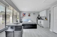 Modern furnished studio, North of Atlantic Ave