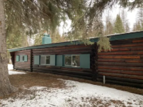 1920 Montana Quiet Log Cabin! Creek, fire pit, 10 ac. of wilderness/ Swan Valley