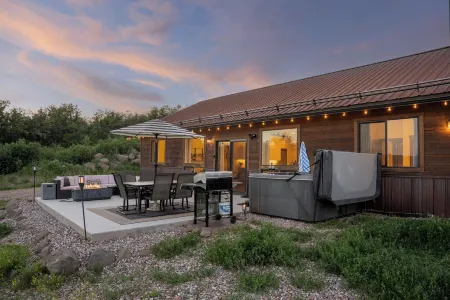 6 Person Hot Tub Spa, Amazing Mountain Views, Remote Nature Getaway For Families