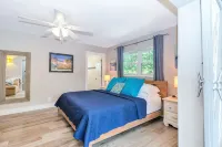 Large 4/3House - 7MIN WALK 2 BEACH!-Tiki, Heated Pool & Bikes Included