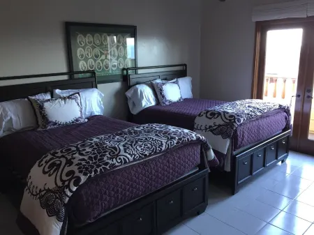 Spacious Hamilton Cove Condo With Golf Cart Included.