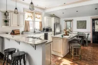 Gorgeous interior, walk to downtown, amazingly renovated historic 1901 house!