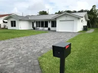 Newly Renovated 4/3 Upscale East Boca Home - 3つ星