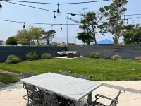 Ocean Ave 5Br: Huge Fenced Yard, Pet Friendly, 2 Houses to Beach + Shark Park!