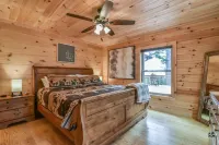 #1 VIEWS BLACK-MT.- LUX LOG ESTATE. / HOT TUB / GAME ROOM / PET FRIENDLY / GATED