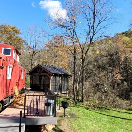 Romantic Get-a-Way!! 1954 Rail Road Caboose!! Relaxing Hot Tub!