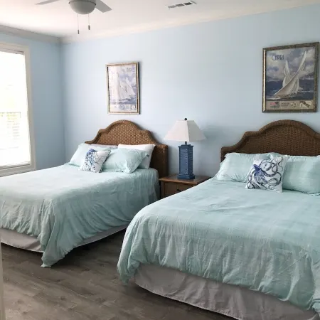 5 Bedroom & 5 Bath Beachfront House w/ Private Pool, Hot Tub & Beach Boardwalk!