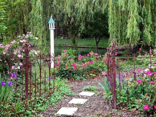 The Garden Carriage House - Homestays