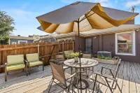 Modern 3 Bedrooms Home Just 5 minutes to Deep Ellum Hotels in Fair Park