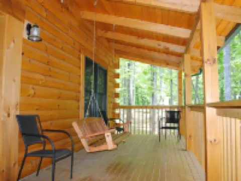 The Blackbear 4 bed log cabin with loft and cathedral ceilings Hotels in Bluestone River