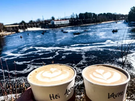 Easton Lake Retreat – Cozy Cottage & Hot Tub