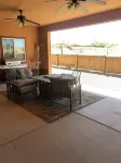 Spacious House close to Laughlin, Lake and River - lots of parking.