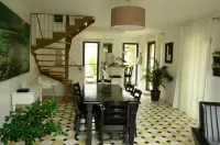 Quiet, bright upscale holiday cottage in the center of Bayeux, with garden - 4 stjerner