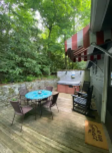quaint cottage w/hotub & firepit-2 min -downtown Blowing Rock-pet friendly